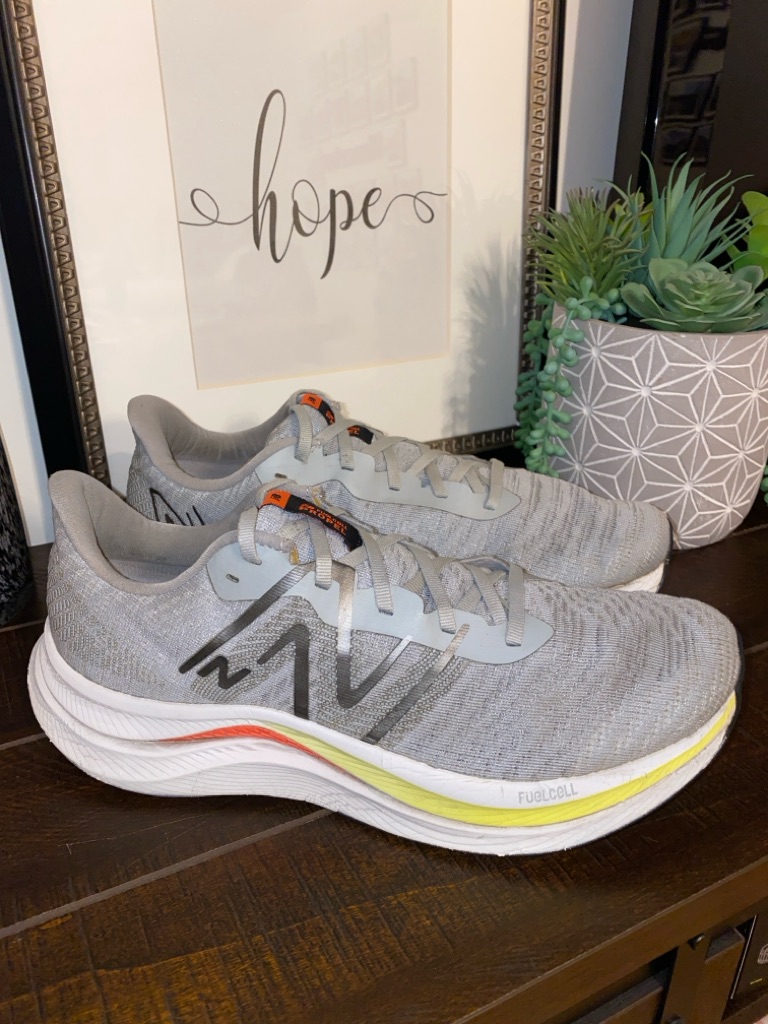 New Balance Fuelcell V4 Propel Men’s Running Sneakers Size 10.5 Quartz Grey